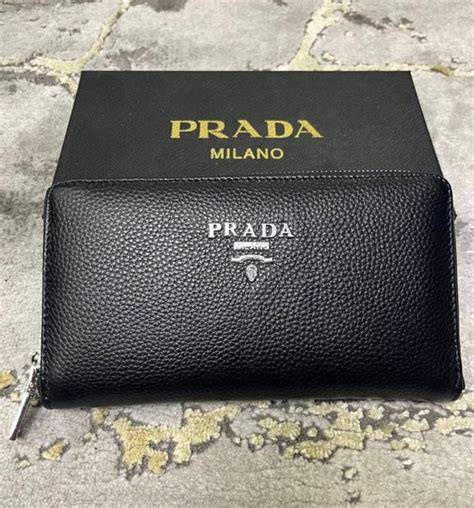 prada classic wallet